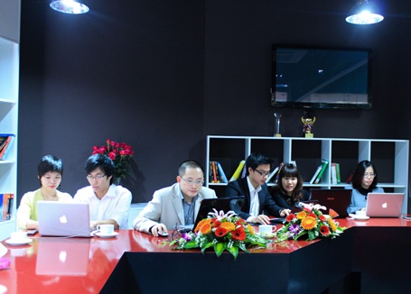 Tư vấn tuyển sinh và chương trình học bổng toàn phần vào ĐH FPT - 3 Các đại diện của Trường ĐH FPT đang trả lời câu hỏi của độc giả