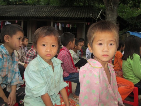 Thăm “ngôi trường mồ côi” giữa đại ngàn - 4 Những đứa trẻ trần truồng hoặc chỉ với manh áo mỏng, “chiến đấu” với cái lạnh cắt da nơi đại ngàn