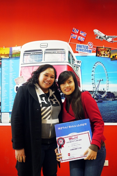 Thanh Hồng bên cô giáo luyện IELTS của mình - Ms. Contessa