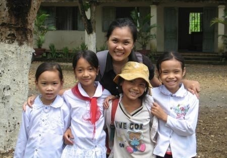 Khánh Thương hạnh phúc bên chồng.