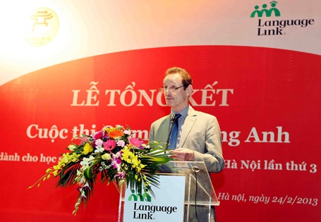 Trao giải cuộc thi Olympic tiếng Anh THCS lần thứ 3 - 1 Ông Malcolm Young, Giám đốc học vụ Language Link phát biểu tại cuộc thi.