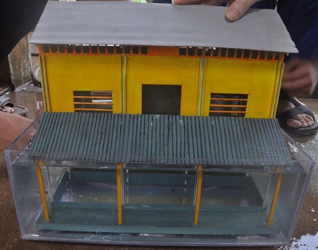 Cận cảnh mô hình ngôi nhà tự động nổi lên cao khi bơm nước vào