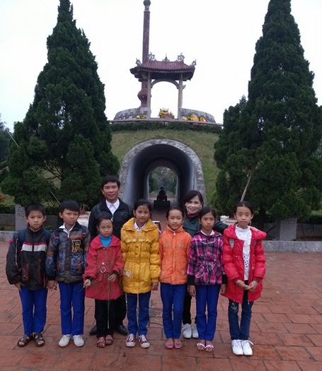 Độc đáo mô hình học lịch sử với… cựu chiến binh - 4 Các em chăm chú lắng nghe