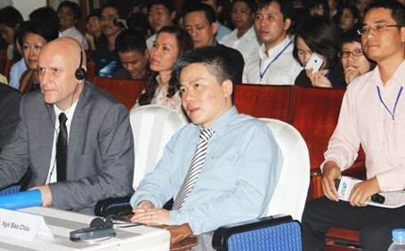 GS Ngô Bảo Châu: Muốn học phải hỏi - 1 GS Ngô Bảo Châu tại buổi gặp gỡ sinh viên Trường ĐH Mở TPHCM chiều 15/3. (Ảnh: VietNamNet)