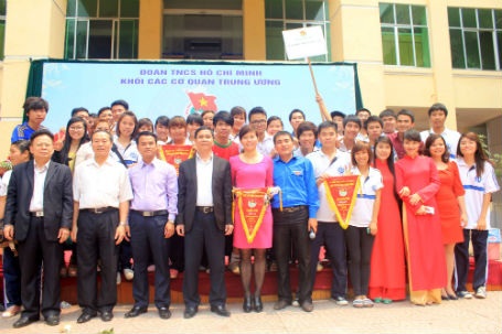 Trường ĐH Nội vụ Hà Nội thông báo tuyển sinh năm 2013 - 1 Giảng viên, sinh viên