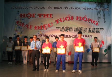 Tổng kết hội thi “Giai điệu tuổi hồng” Sóc Trăng năm 2013 - 3 Trường THPT Trần Văn Bảy nhận giải Nhất, Nhì tiết mục tốp ca