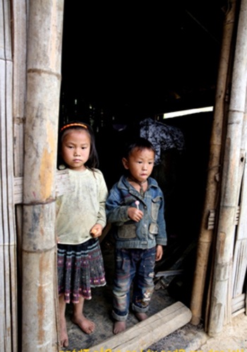 Hai anh em mồ côi mẹ, vắng cha hai anh em Chao, Lan