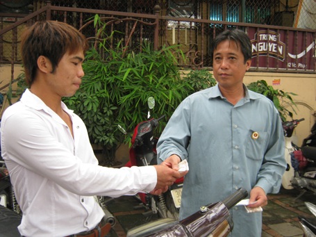 Điểm trông xe phục vụ nhân dân do Hội Cựu chiến binh cơ quan UBND quận Ba Đình quản lý.