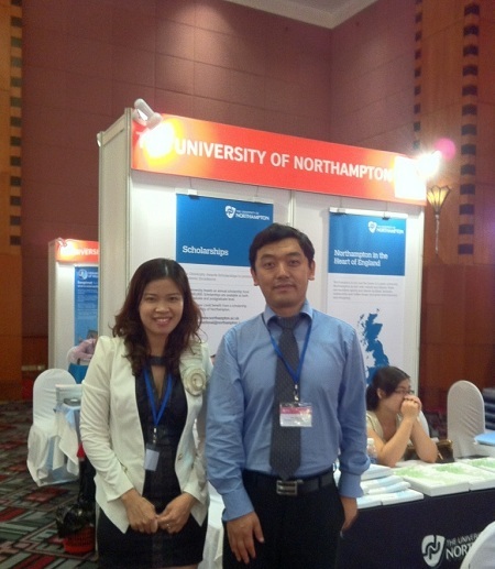 Đại diện Đại học Northampton và đại diện Nguyễn Gia tại UK Education Fair
