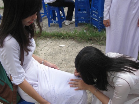 Độc đáo lưu bút ngày ra trường - 5 Kiểu ghi lưu bút độc đáo.