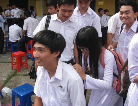 Độc đáo lưu bút ngày ra trường - 3 Trên lưng