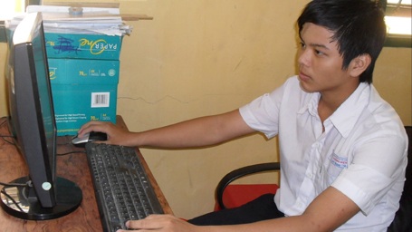 Viết Trung bên “người bạn thân thiết” của mình