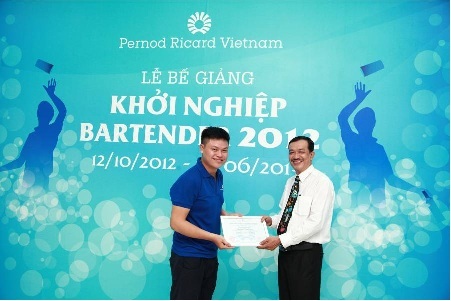 Phương Thảo - Học viên khóa “Khởi nghiệp Bartender” 2012, phát biểu cảm nhận tại lễ bế giảng.