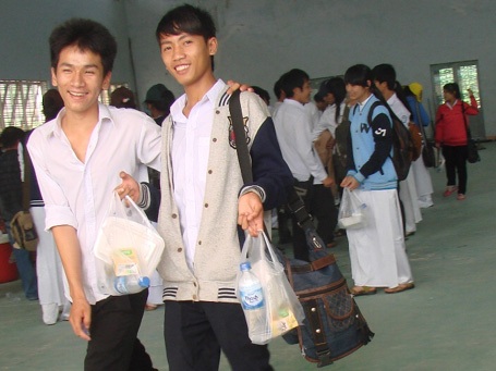 Tiếp sức cơm chay miễn phí đến thí sinh vùng cao - 4 Tiếp sức cơm chay miễn phí đến thí sinh vùng cao