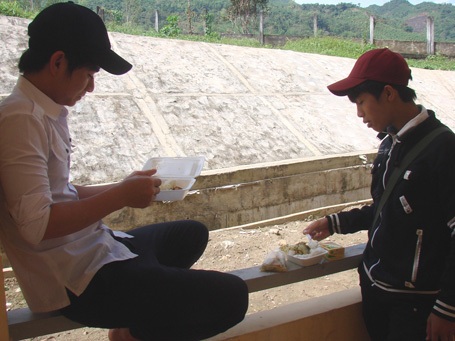 Tiếp sức cơm chay miễn phí đến thí sinh vùng cao - 6 Tiếp sức cơm chay miễn phí đến thí sinh vùng cao