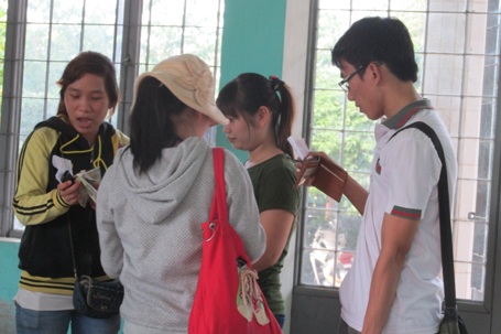 Sau Tết Đoan Ngọ, sĩ tử ồ ạt lên đường ôn thi - 2 Đi theo từng nhóm.