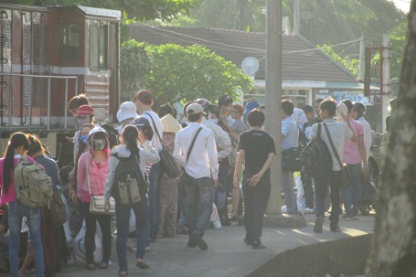 Sau Tết Đoan Ngọ, sĩ tử ồ ạt lên đường ôn thi - 6 …và bắt đầu lên đường.