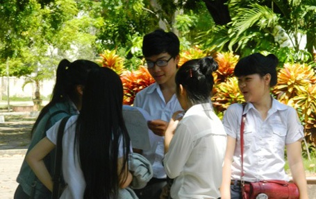 Thi vào lớp 10 tại Bình Định: Đề Toán tương đối khó - 2 Thí sinh bàn luận về đề thi