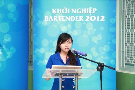 Phương Thảo - Học viên khóa “Khởi nghiệp Bartender” 2012, phát biểu cảm nhận tại lễ bế giảng.