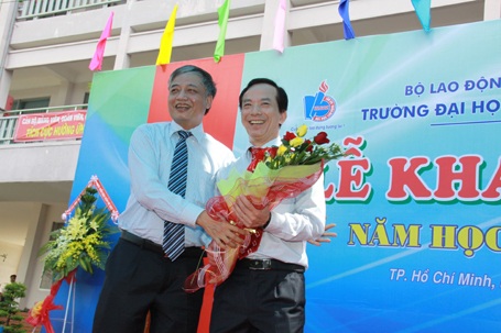 Thầy phó hiệu trưởng có duyên nợ với nghề báo - 1 Thầy phó hiệu trưởng có duyên nợ với nghề báo