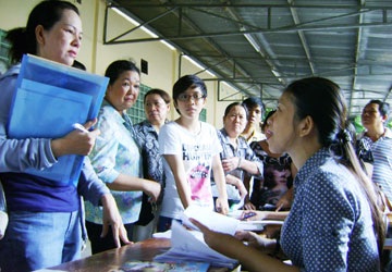 Học phí thấp “trói” các trường - 1 Vào đầu mỗi năm học, mối quan tâm hàng đầu của phụ huynh vẫn là các khoản thu ngoài học phí.