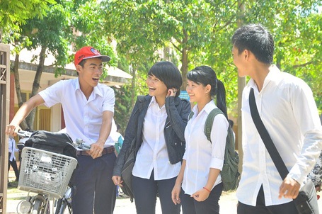 Câu hỏi mở đề thi Ngữ Văn đã có điểm tuyệt đối - 1 Thí sinh Quảng Trị kết thúc buổi thi Văn. (Ảnh: Nguyễn Tuấn)