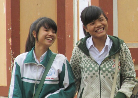 Cười hết cỡ sau buổi thi cuối - 3 Thí sinh Quảng Trị vui vẻ sau buổi thi cuối. (Ảnh: Diệu Ái)