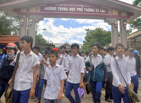 Đề thi môn Văn vào lớp 10 vừa sức - 4 Thí sinh Quảng Trị kết thúc buổi thi môn Toán. (Ảnh: Nguyễn Tuấn)