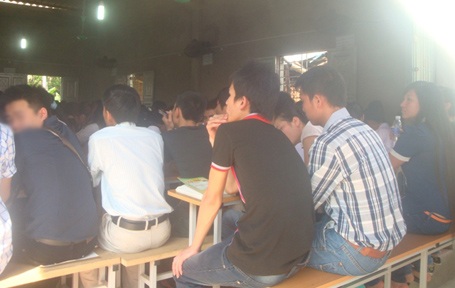 Lượng sĩ tử kéo nhau lên thành phố để vào lò luyện thi giảm nhiều so với những năm trước