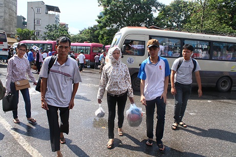 Ai nấy đều hối hả, tất bật.