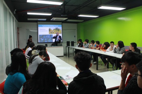 Cơ hội mở ra cho sinh viên vào ĐH British University Vietnam - 1 Sinh viên và giảng viên Đại học Anh Quốc VN