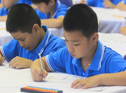Học sinh tiểu học thi tài làm toán nhanh