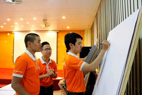 Học ở Cao đẳng FPT Polytechnic khác gì với những trường khác? - 2 Sinh viên Cao đẳng thực hành FPT Polytechnic có những lợi thế vượt bậc trên thị trường lao động.
