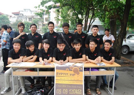 Cao đẳng nghề Học viện Bưu chính Viễn thông mở thêm 2 nghề đào tạo mới - 2 Sinh viên Học viện Bưu chính Viễn thông trong giờ thực hành.