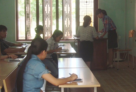 Thí sinh dự thi vào ĐH Tài chính Kế toán Quảng Ngãi năm 2013.