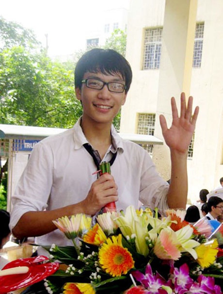 Thí sinh 29,5 điểm ĐH Dược Hà Nội đặt mục tiêu thủ khoa “kép” - 1 Nguyễn Thanh Tùng đỗ thủ khoa kỳ thi tuyển sinh vào ĐH Dược với số điểm 29,5 (đã làm tròn).