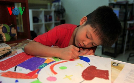 Vẽ là môn yêu thích của Thiện Nhân.