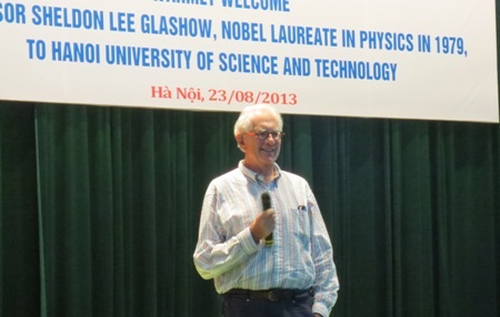 “Cơ hội chỉ mỉm cười khi trí tuệ đã được chuẩn bị sẵn sàng” - 2 GS Glashow: “Cơ hội chỉ mỉm cười khi trí tuệ đã được chuẩn bị sẵn sàng”.