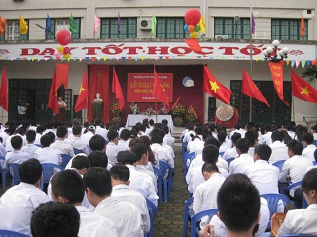 Hiệu phó trường Phương Nam bị bắt: Không có hiện tượng “vỡ trường” - 2 Học sinh trường THPT dân lập Phương Nam.