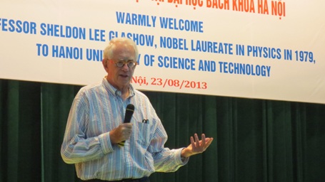“Cơ hội chỉ mỉm cười khi trí tuệ đã được chuẩn bị sẵn sàng” - 1 GS Sheldon Lee Glashow nói chuyện với giảng viên, sinh viên ĐH Bách khoa Hà Nội chiều ngày 23/8.