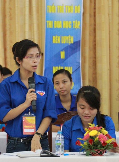 Thủ khoa xuất sắc tham gia hái chè cùng người dân Ba Vì - 1 Thủ khoa xuất sắc tham gia hái chè cùng người dân Ba Vì