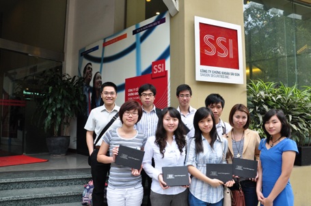 Tư vấn về cơ hội học Đại học Anh Quốc VN ngay năm 2013 - 7 Sinh viên British University Vietnam có những chuyến đi học hỏi thực tế từ doanh nghiệp