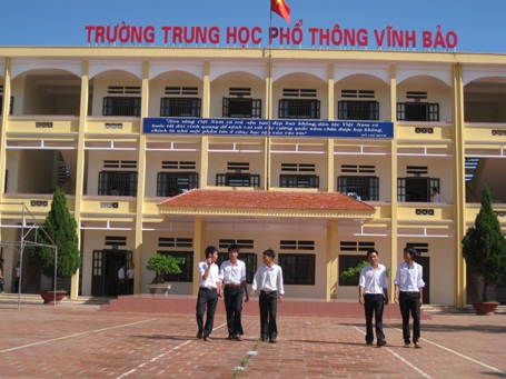 Về thăm “ngôi trường làng của các thủ khoa” - 1 Về thăm “ngôi trường làng của các thủ khoa”