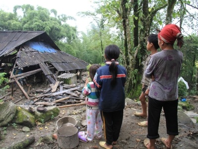 Trong tâm trí nhiều phụ huynh và trẻ em ở Bản Khoang, trận lũ quét vẫn gây nhiều lo sợ.