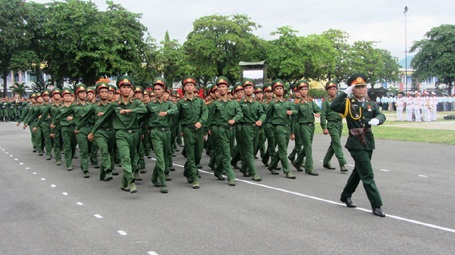 Thành lập Trường Đại học Thông tin Liên lạc - 2 Diễu binh sau buổi đón nhận thành lập Trường Đại học Thông tin Liên lạc.