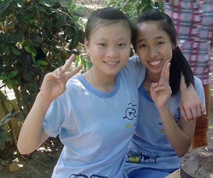 Cô thủ khoa yêu môn Sử - 2 Thủ khoa Hoàng Oanh (bên