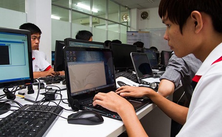 Sinh viên kiếm thu nhập ngay trong quá trình học - 2 Sinh viên các ngành kỹ thuật khó tìm được công việc bán thời gian đúng chuyên ngành.