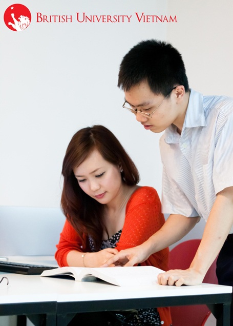 Ngày hội thông tin: Bí quyết “đăng nhập” thành công đại học quốc tế - 1 Thầy Joshua James, Phụ trách chương trình Dự bị Đại học,