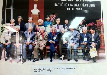“Thầy Giáp” - 5 Cựu giáo viên Trường tiểu học Thăng Long trong buổi lễ gặp mặt 3 thế hệ nhà giáo.