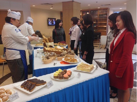 Đầu bếp chuyên nghiệp, nghề hấp dẫn, thu nhập cao - 5 Bake sale nằm trong chương trình học.